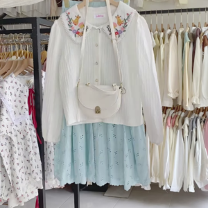 Charming Women's Embroidered Blouse and Layered Tulle Skirt Outfit with Crossbody Bag