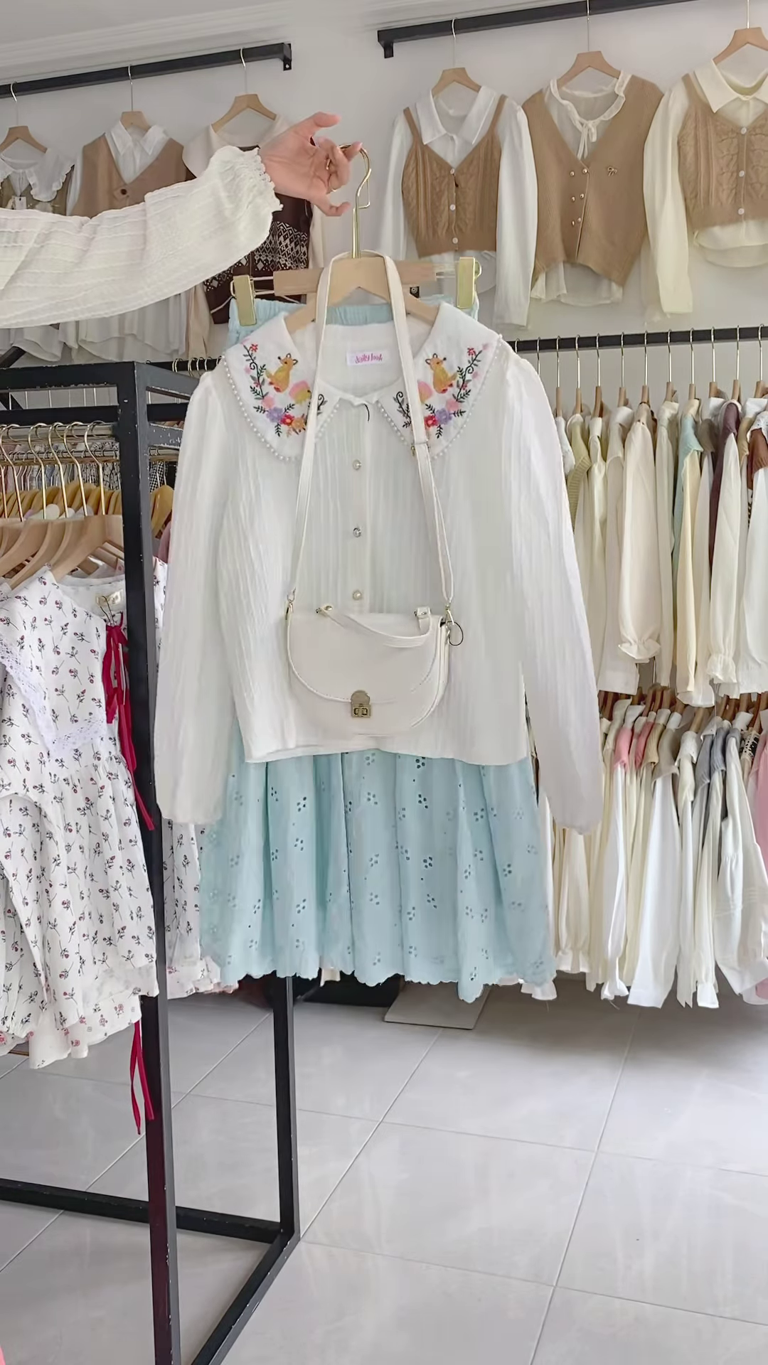 Charming Women's Embroidered Blouse and Layered Tulle Skirt Outfit with Crossbody Bag