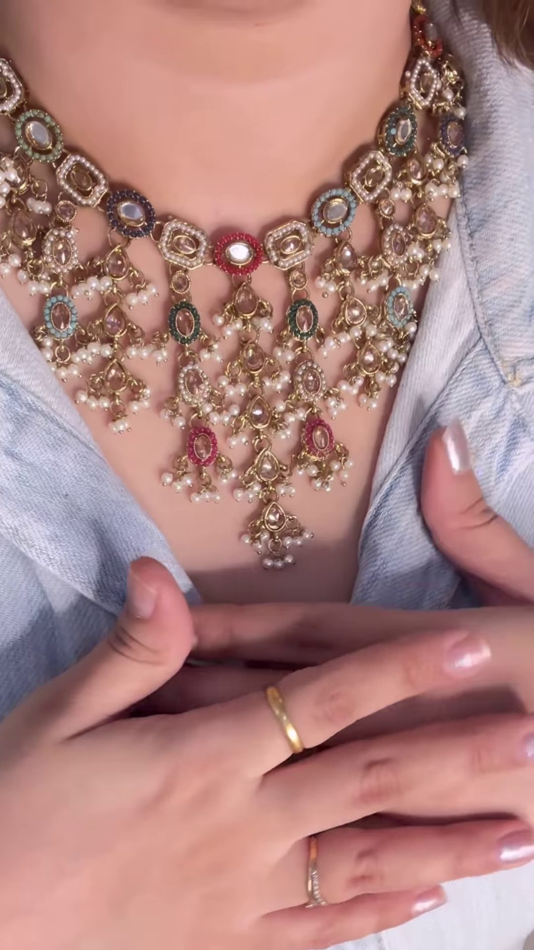 Exquisite Kundan Choker Necklace with Intricate Detailing and Pearl Drops