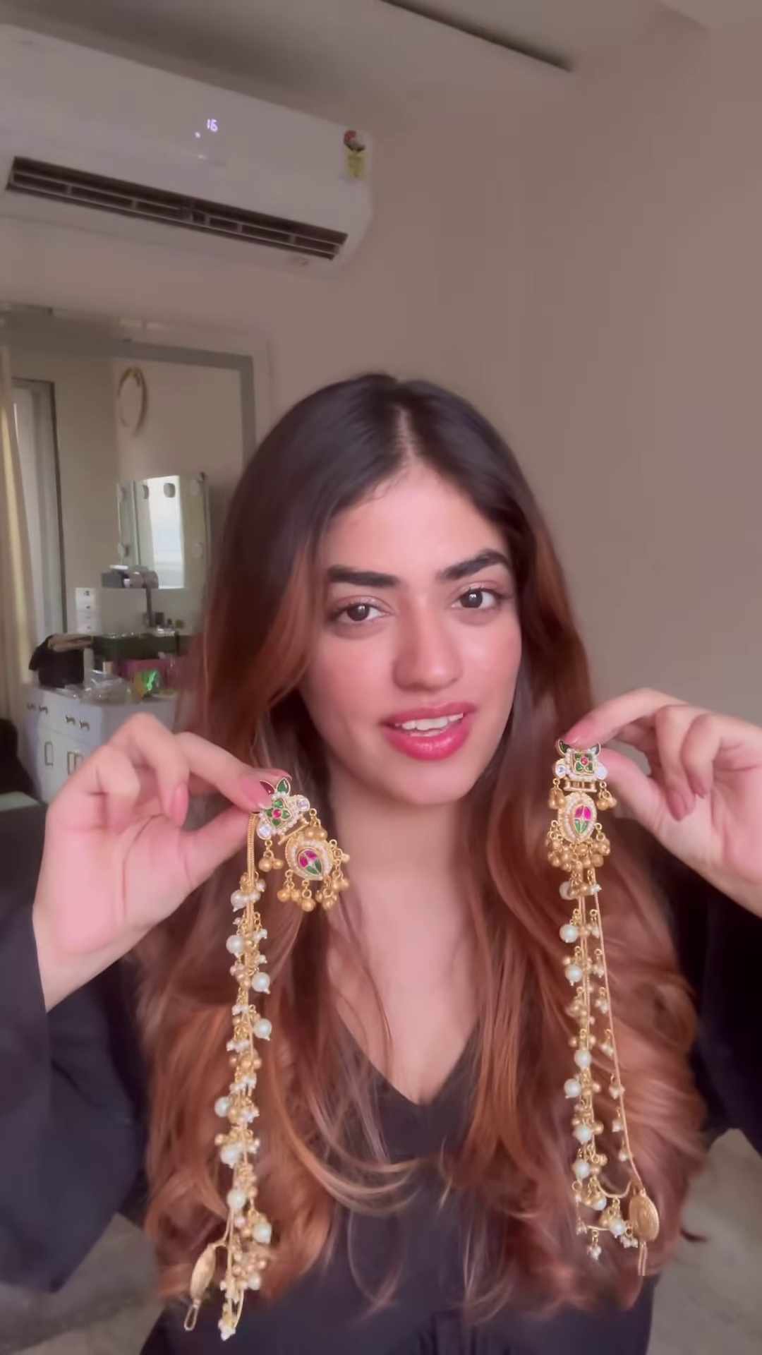 Elegant Gold-Toned Ear Chain (Kaan Chain/Mattal) with Kundan and Pearl Drops - Image 4