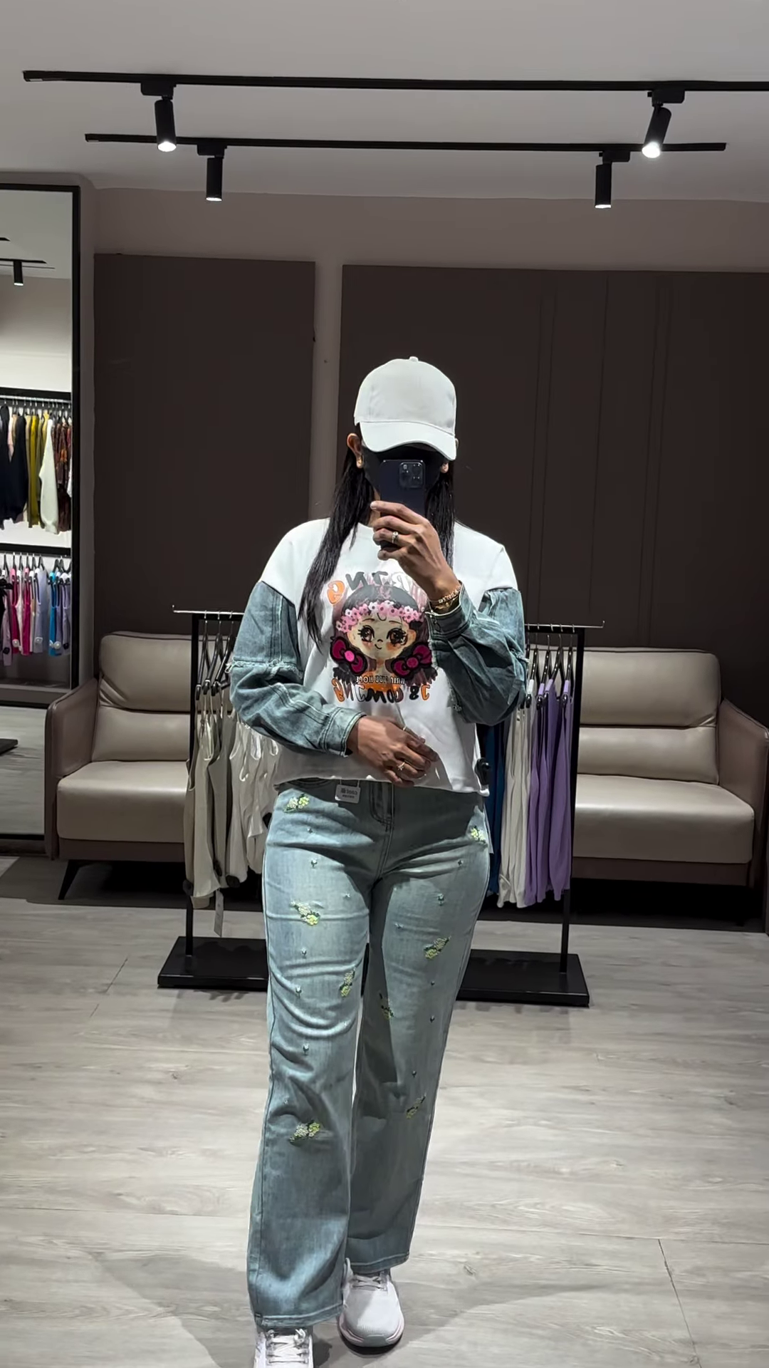 Casual Graphic Sweatshirt with Denim Sleeves and Embroidered Jeans Outfit