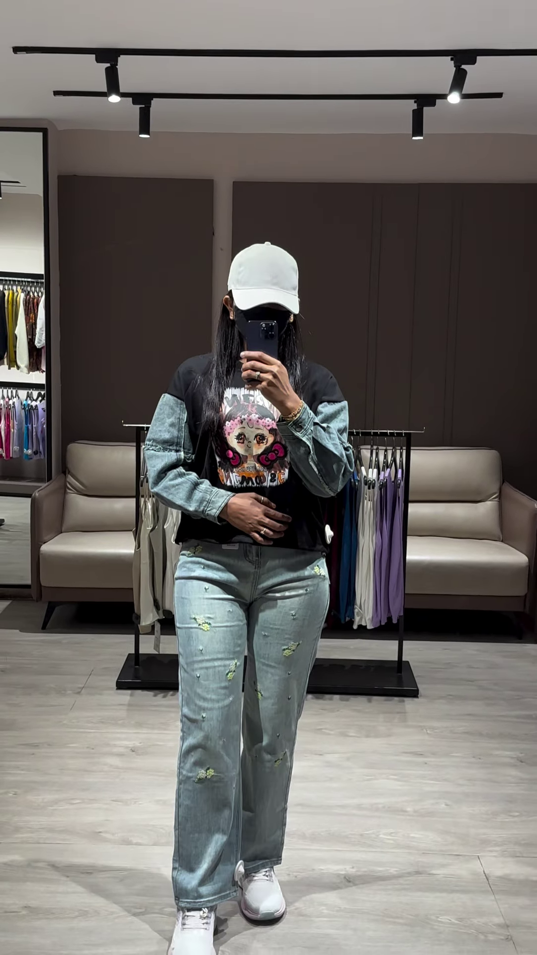 Casual Graphic Sweatshirt with Denim Sleeves and Embroidered Jeans Outfit - Image 2