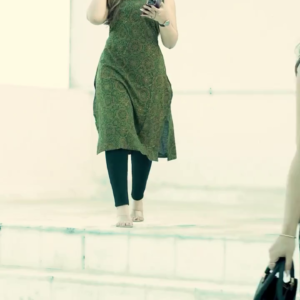 Stylish Sleeveless Printed Kurti with Coordinating Leggings