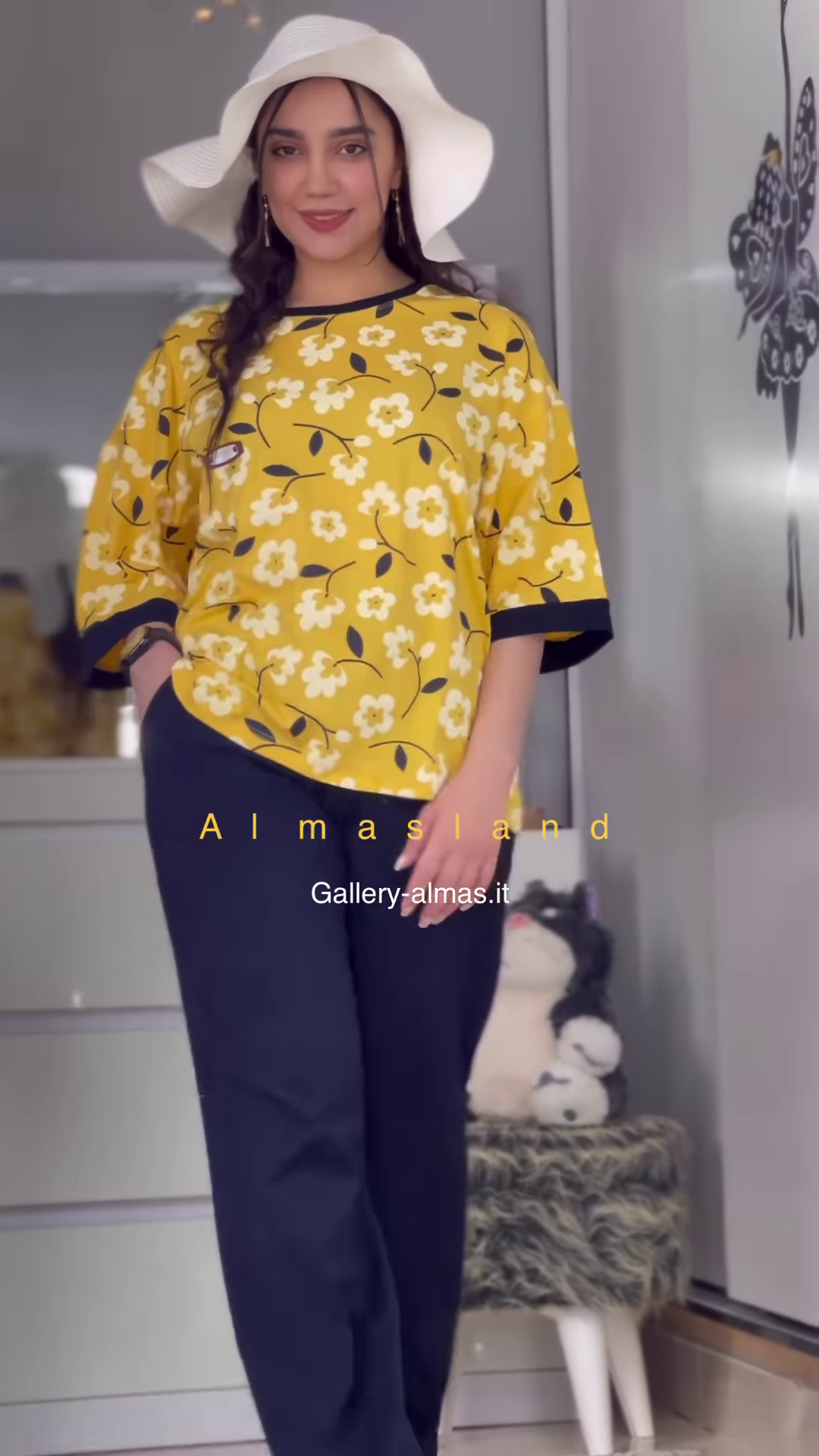 Floral Print Short-Sleeved Pajama Top with Solid Color Pants - Image 3