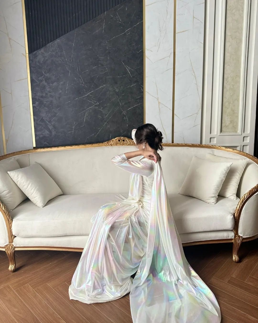 Ethereal Iridescent Shimmer Draped Saree – A Masterpiece of Modern Elegance - Image 5