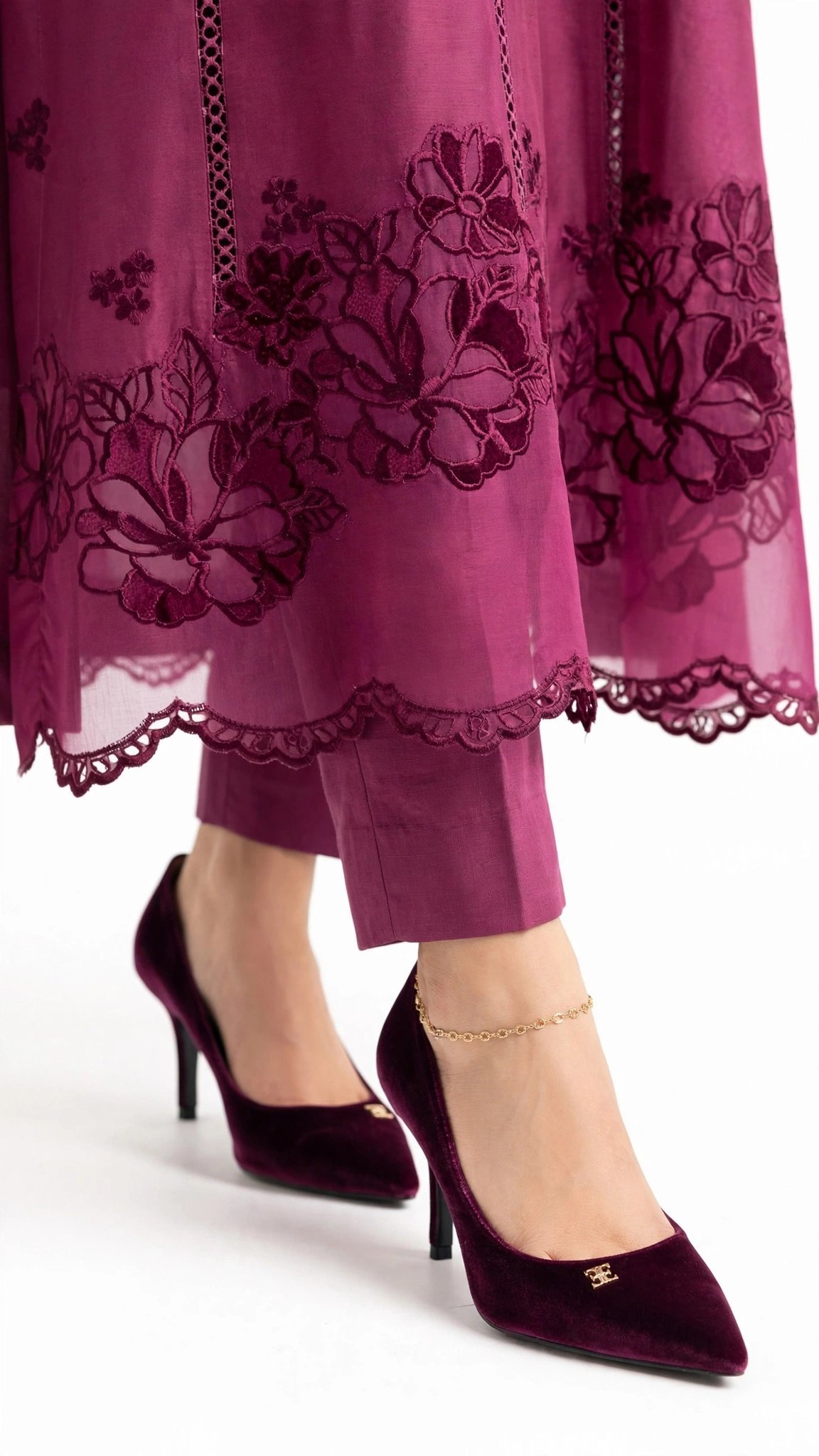 Royal Magenta Intricately Embroidered Chiffon Kurta Set - Image 4