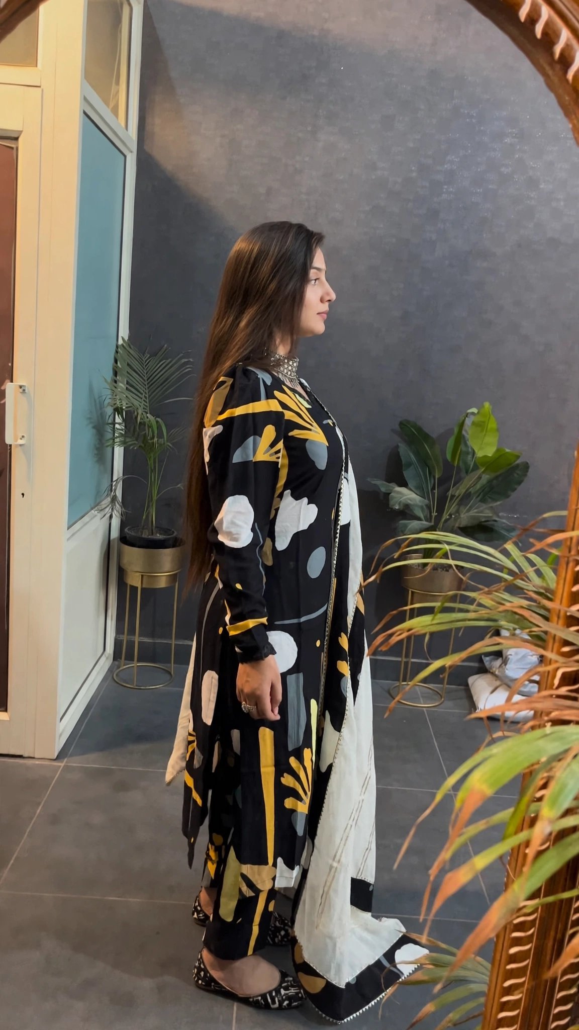 Abstract Monochrome Chic Kurta Set with Statement Dupatta - Image 2
