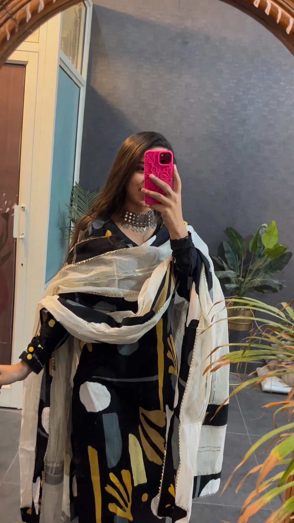 Abstract Monochrome Chic Kurta Set with Statement Dupatta - Image 3