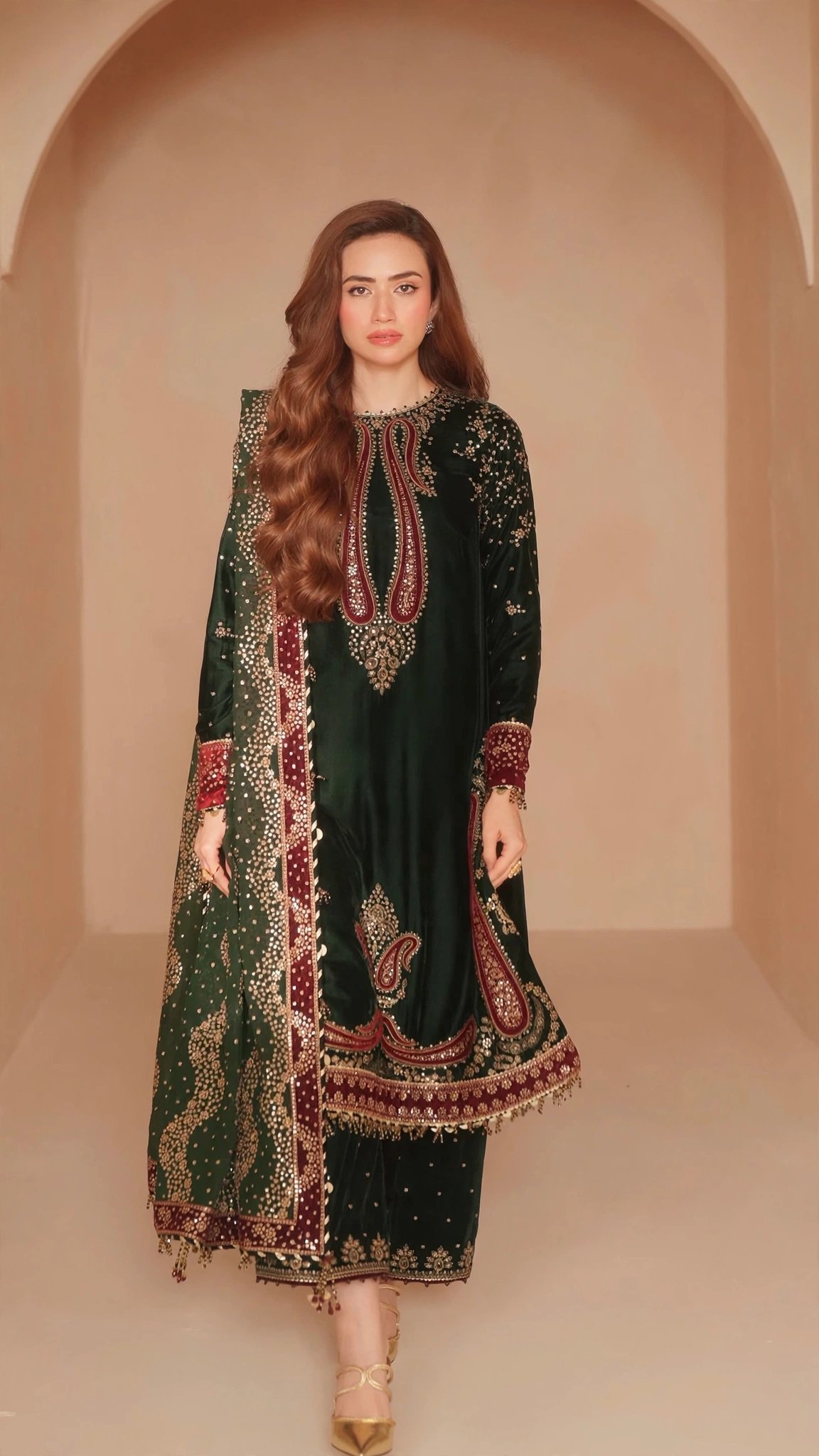 Emerald Opulence Velvet Kurta Set with Kashmiri-Inspired Embroidery - Image 4