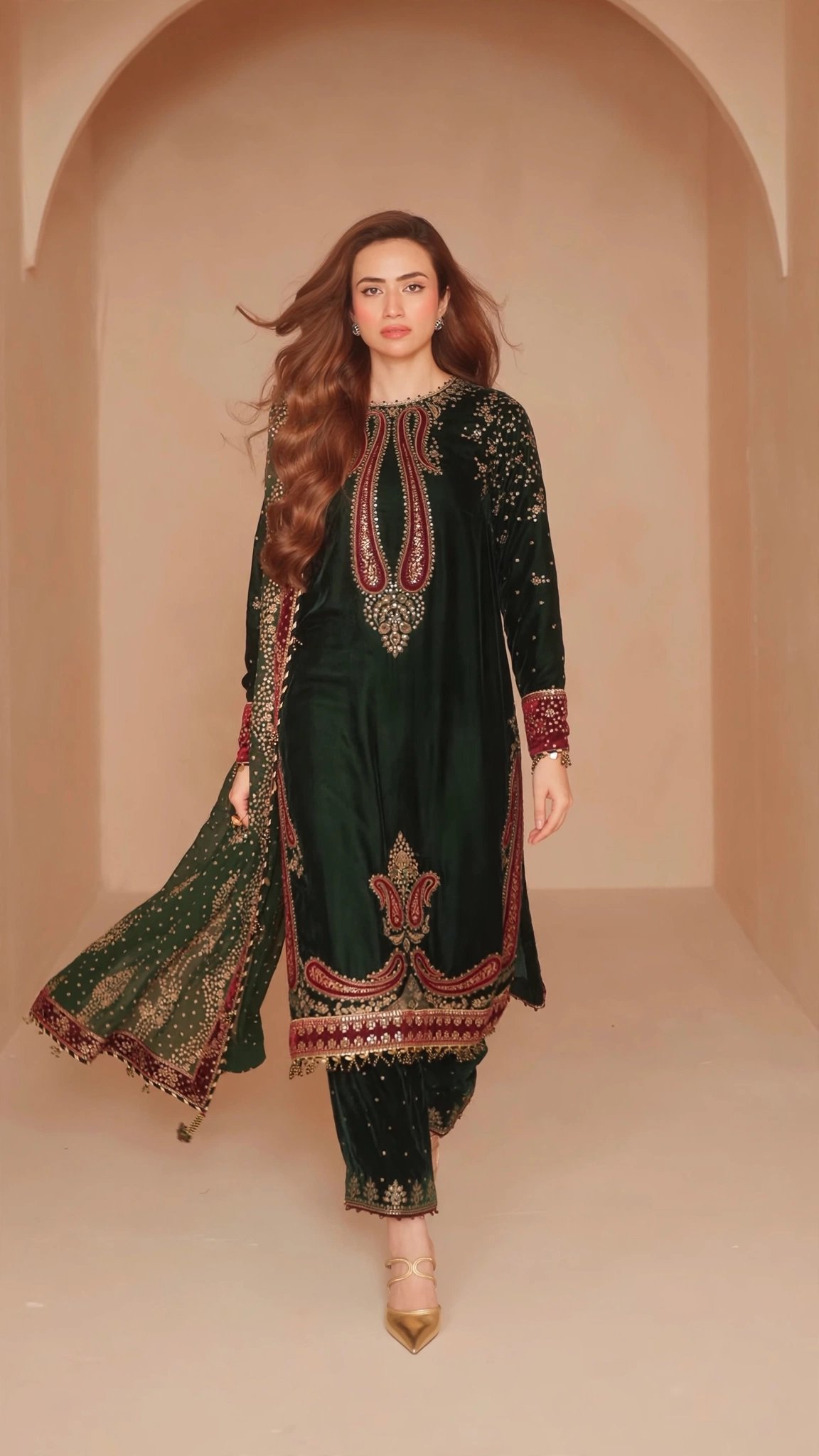 Emerald Opulence Velvet Kurta Set with Kashmiri-Inspired Embroidery